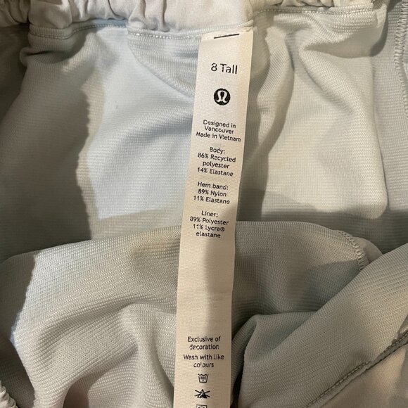 Lululemon Hotty Hot Shorts 2.5 inch - Picture 3 of 4